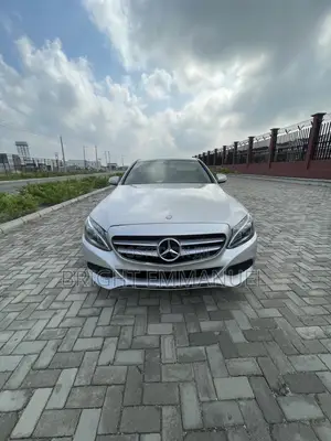 Mercedes-Benz C300 Luxury 4dr AWD 4Matic Sedan (2.0L 4cyl 7A) 2015