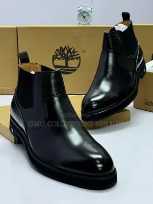 Premium Leather Chelsea Boots With Textured Sole – Fully Boxed