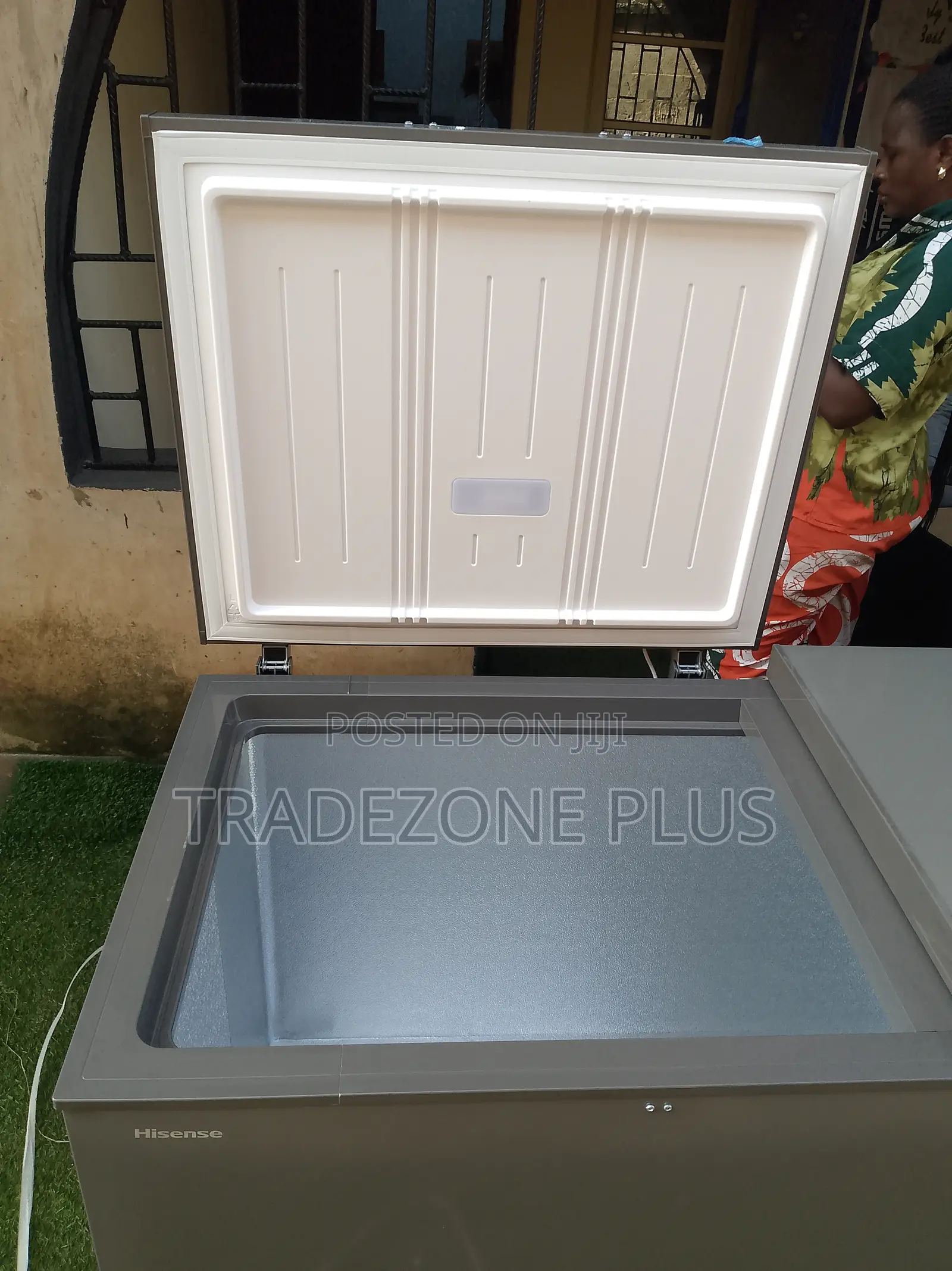 New Hisense 520l Chest Freezer.