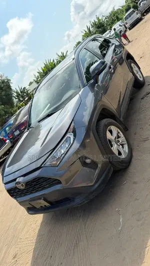 Toyota RAV4 XLE Premium 2022 Gray