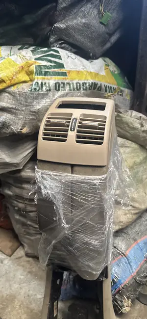 Complete Back Vent Console With the Armrest for E350 W212 2010/2015