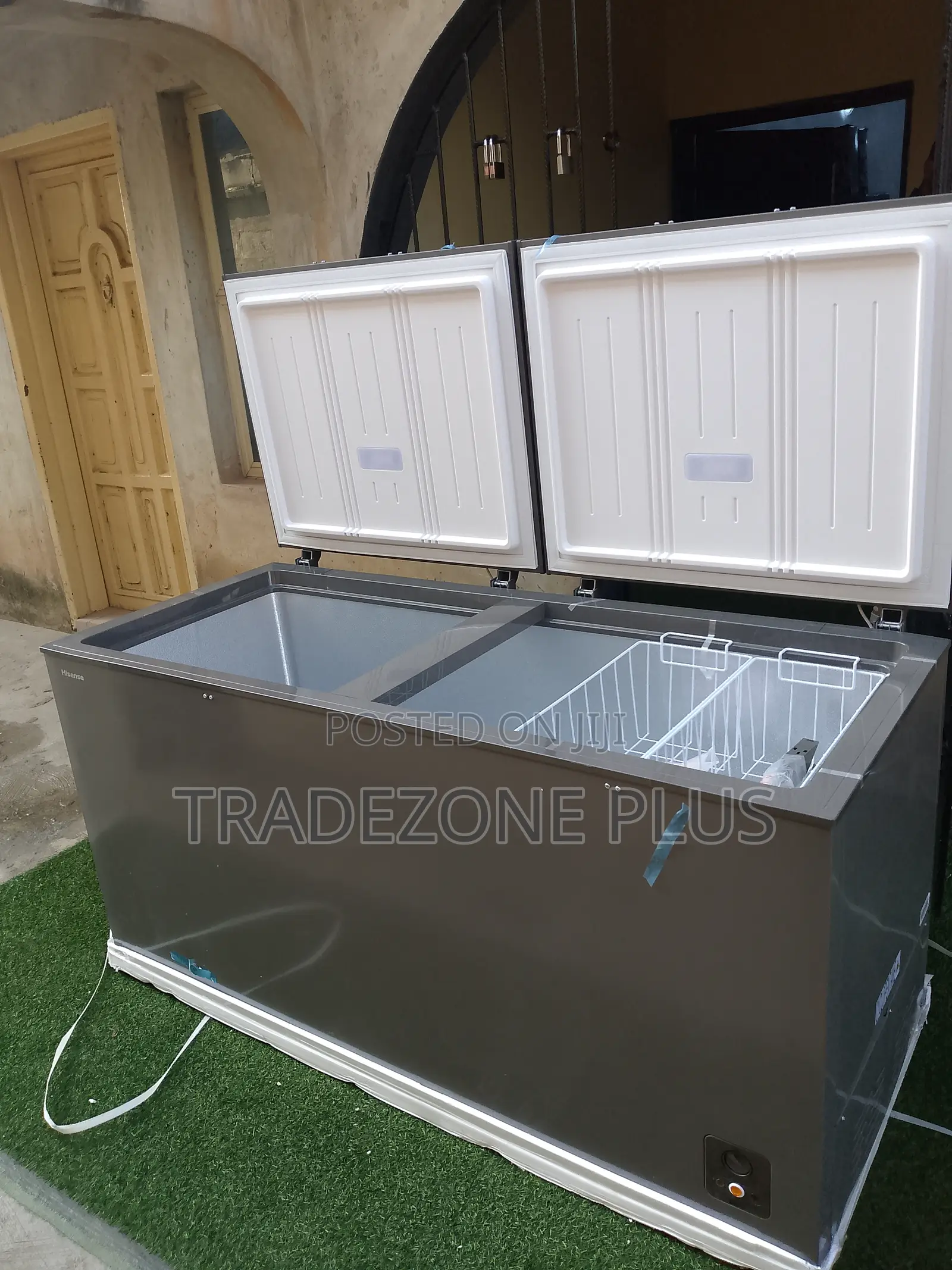 Spacious Hisense 520l Top-Opening Freezer