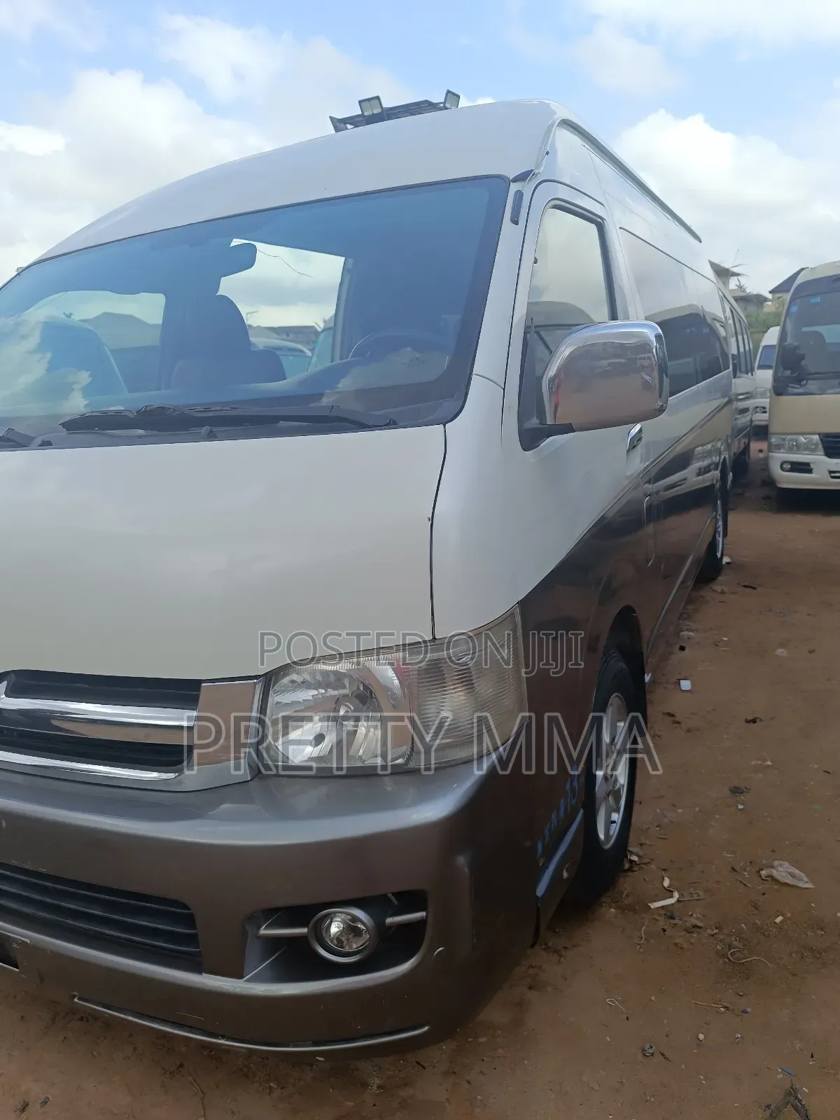 Toyota HiAce 2018 Beige