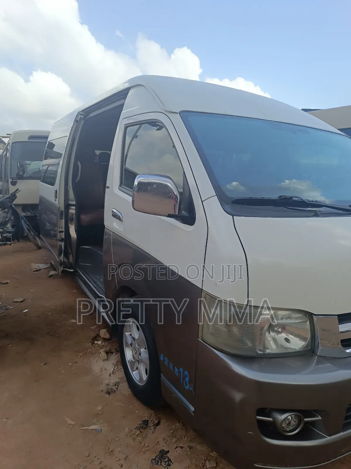 Toyota HiAce 2018 Beige
