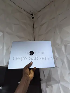 Laptop Apple MacBook Pro 2021 M1 16GB Apple M1 Pro SSD 512GB