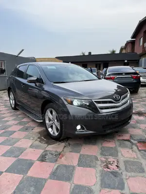 Toyota Venza LE AWD V6 2013 Gray