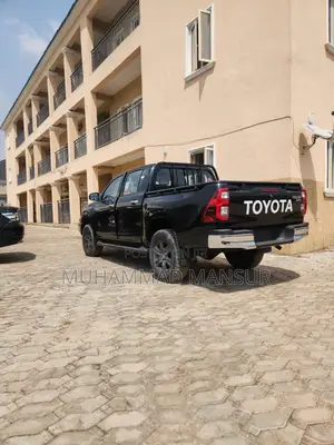 New Toyota Hilux 2025 Black