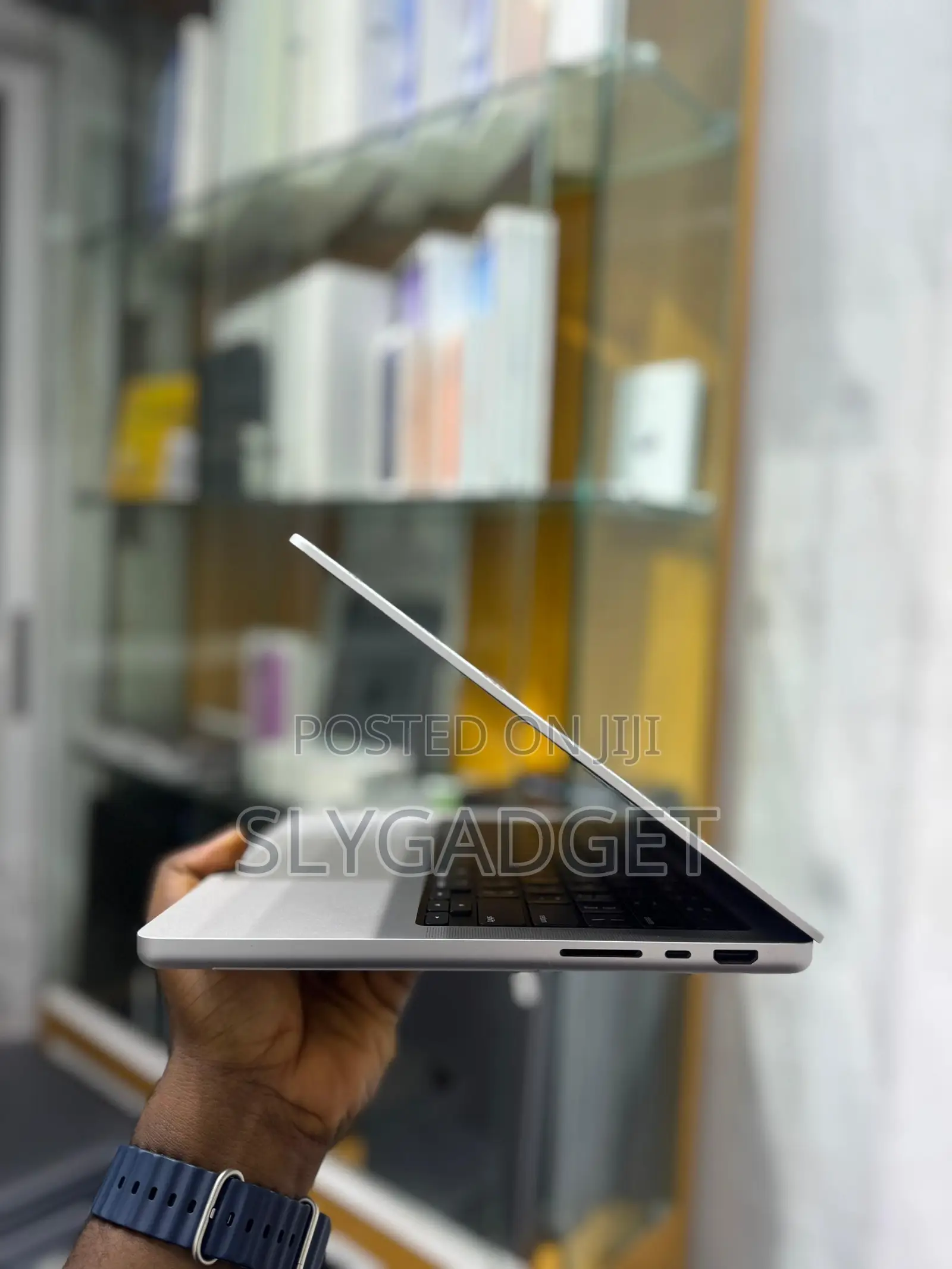 Laptop Apple MacBook Pro 2021 M1 32GB Apple M1 Pro SSD 1T