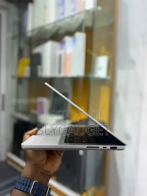 Laptop Apple MacBook Pro 2021 M1 32GB Apple M1 Pro SSD 1T