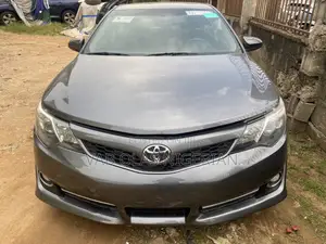 Toyota Camry SE 4dr Sedan (2.5L 4cyl 6A) 2012 Gray