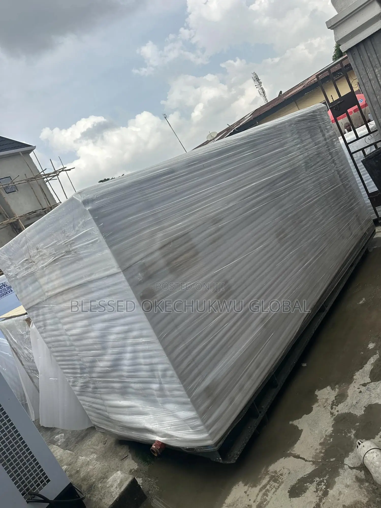 300kva Gas Generator England Perkins Soundproof