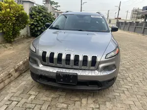 Jeep Cherokee Sport 4dr SUV (2.4L 4cyl 9A) 2014 Gray