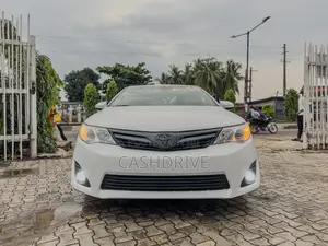 Toyota Camry XLE 4dr Sedan (3.5L 6cyl 6A) 2014 White