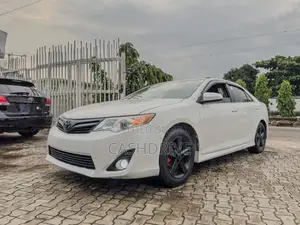 Toyota Camry XLE 4dr Sedan (3.5L 6cyl 6A) 2014 White