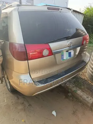 Toyota Sienna 2006 Gold