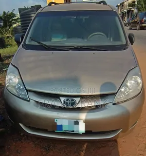 Toyota Sienna 2006 Gold