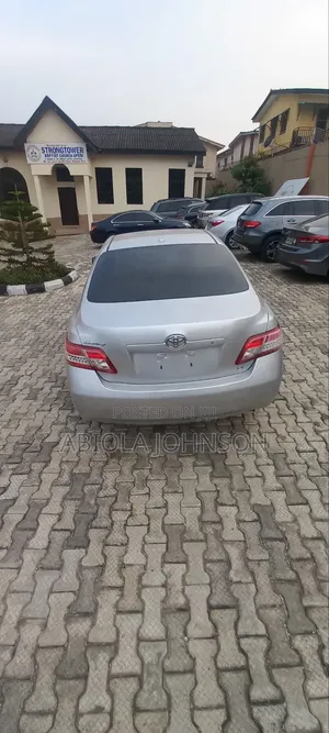 Toyota Camry LE 4dr Sedan (2.5L 4cyl 6AM) 2010 Silver