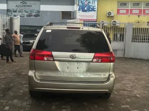 Toyota Sienna LE AWD 2005 Gold