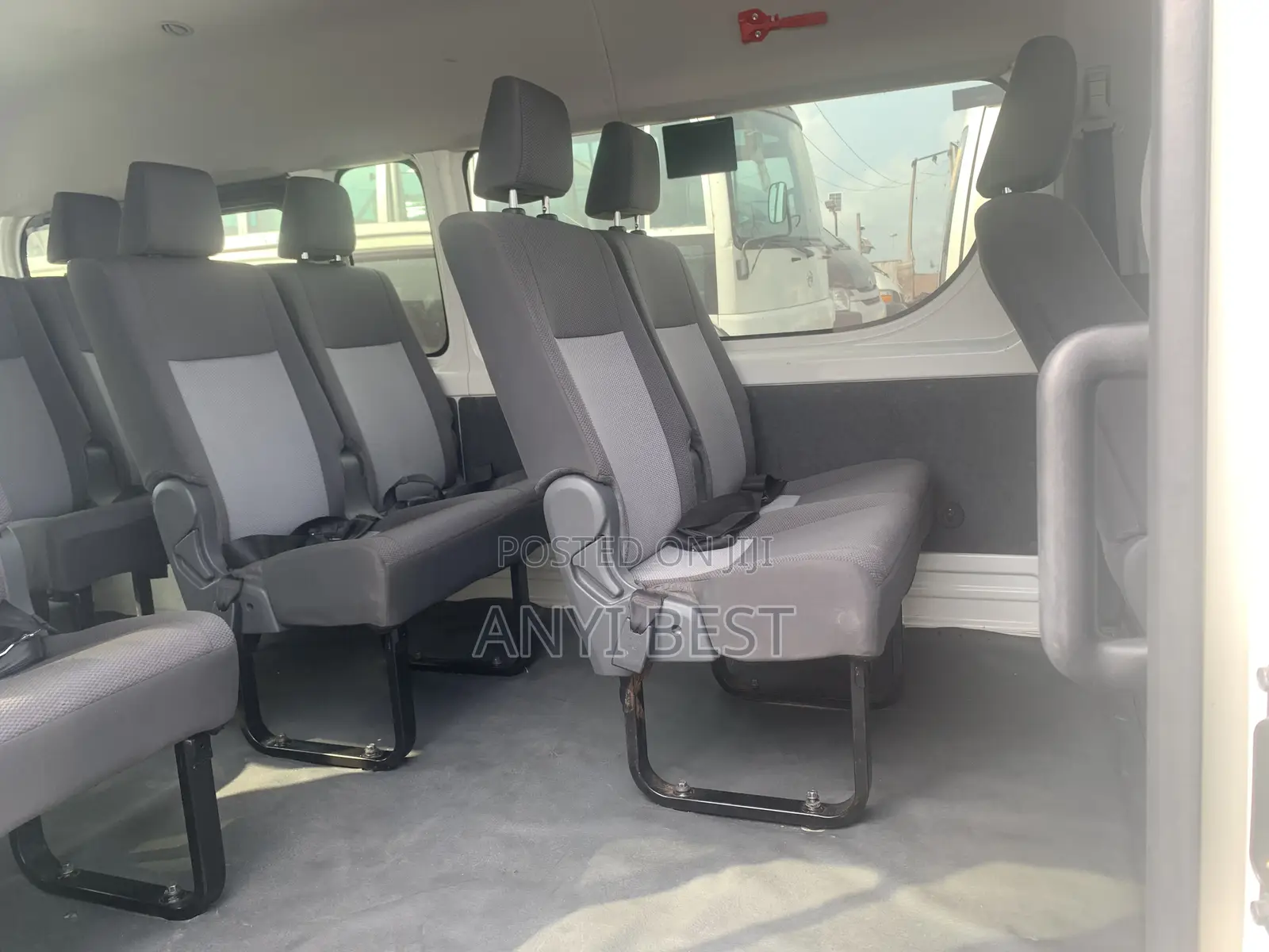 Toyota HiAce 2021 White