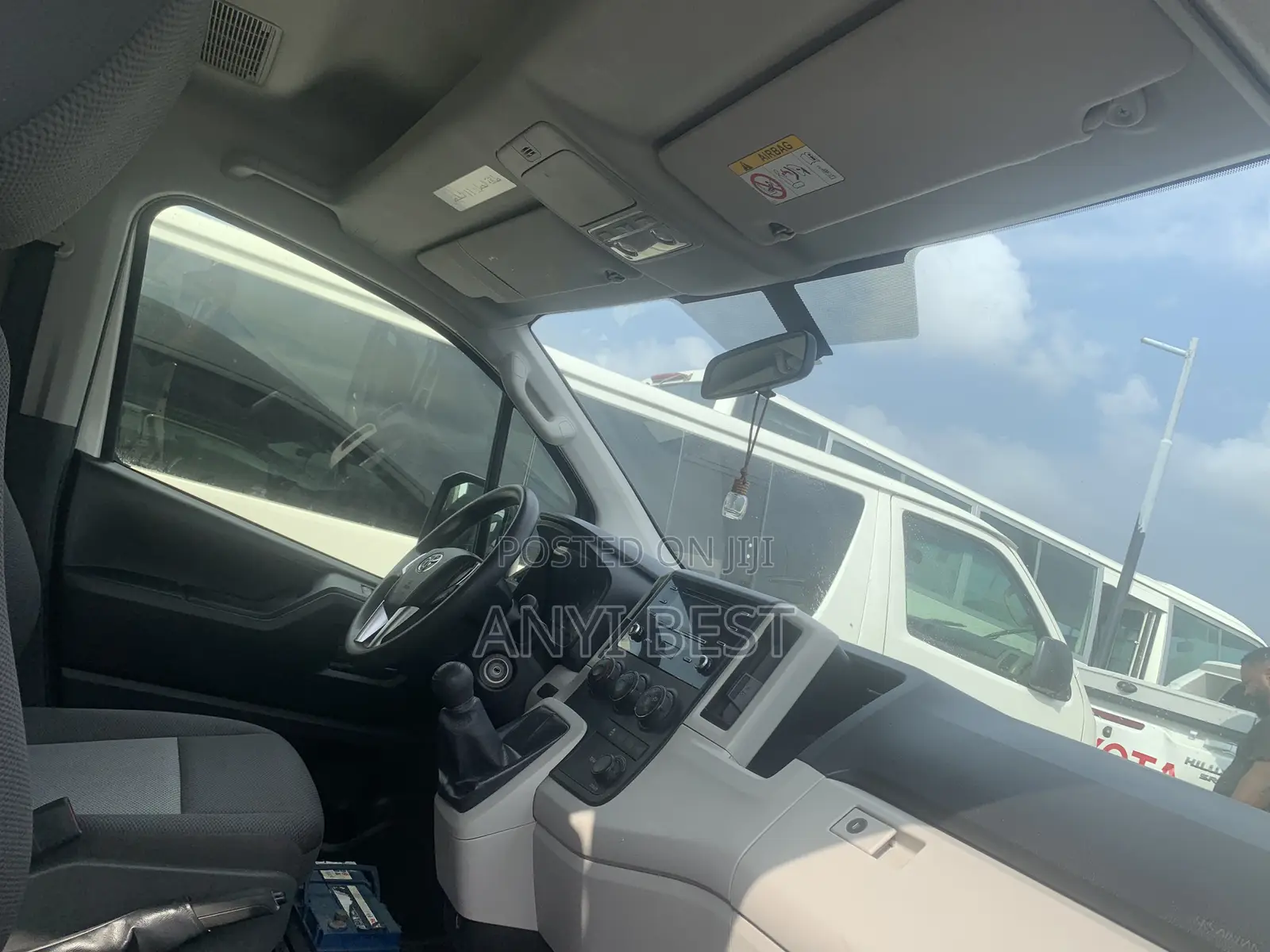 Toyota HiAce 2021 White