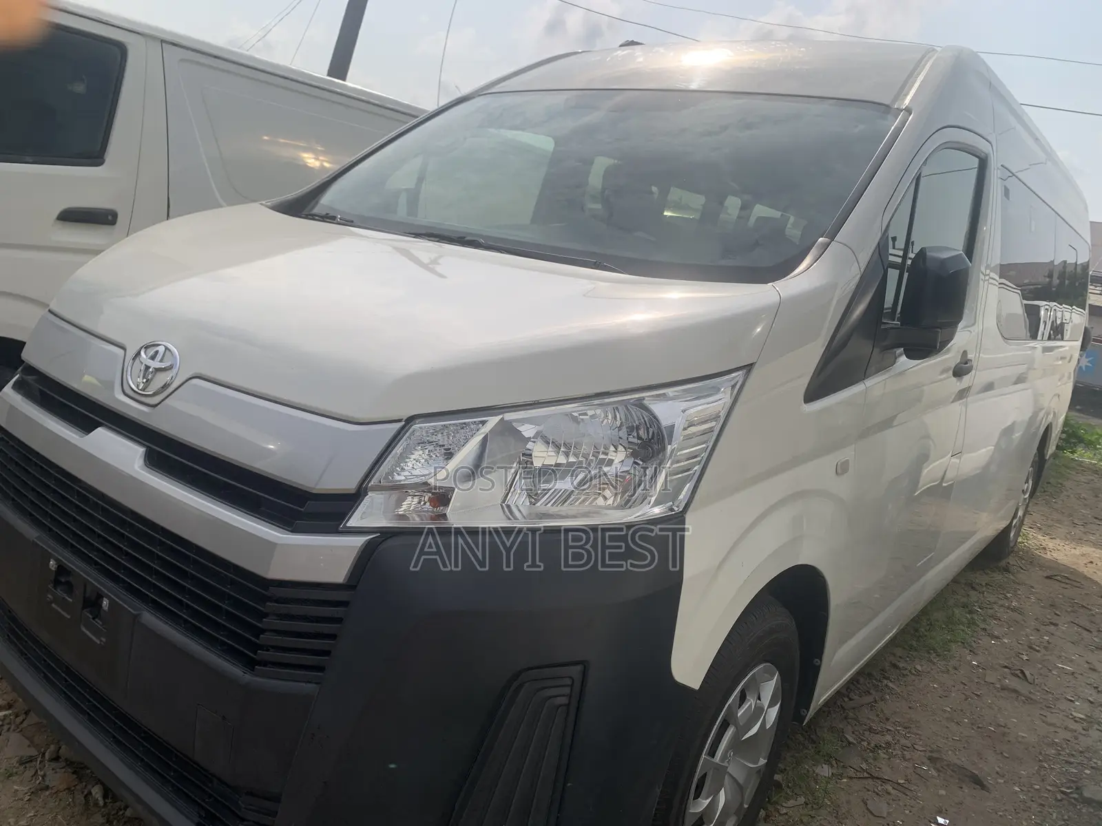 Toyota HiAce 2021 White