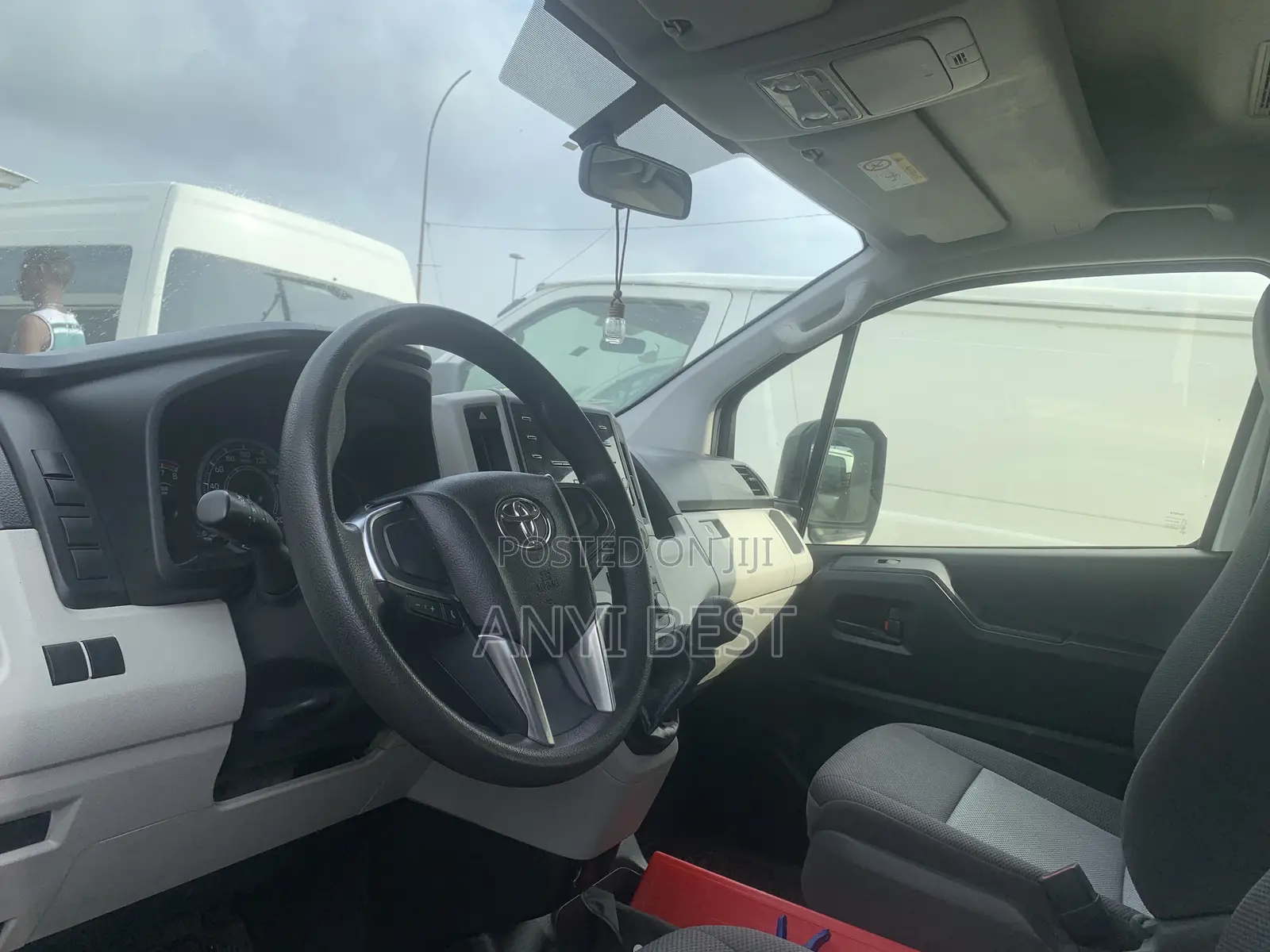 Toyota HiAce 2021 White