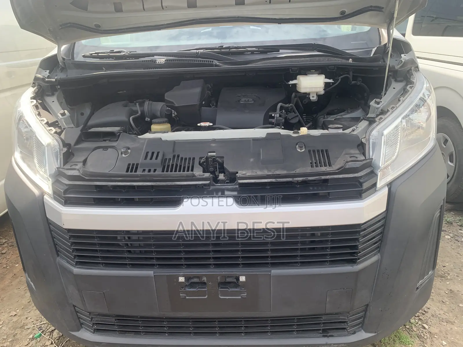 Toyota HiAce 2021 White