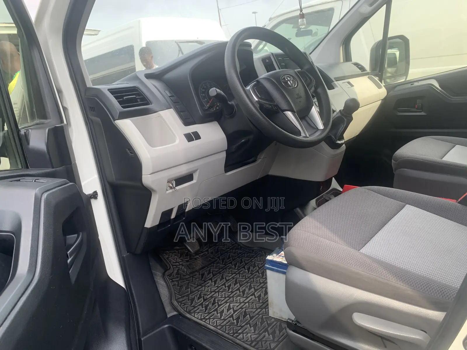 Toyota HiAce 2021 White