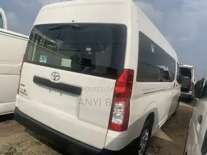 Toyota HiAce 2021 White