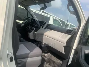 Toyota HiAce 2021 White