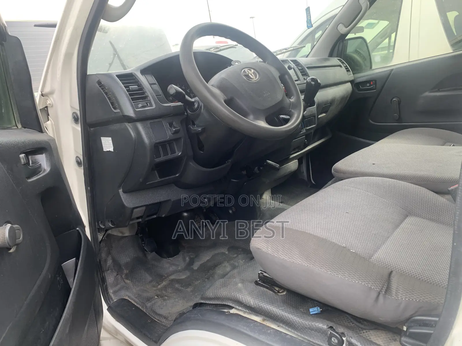 Toyota HiAce 2015 White