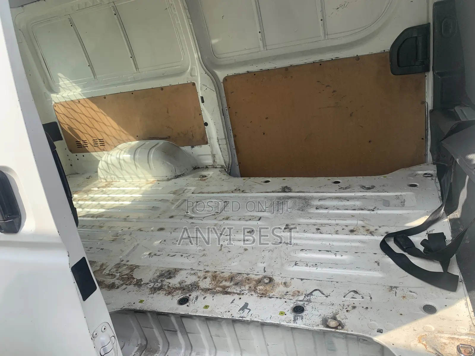 Toyota HiAce 2015 White