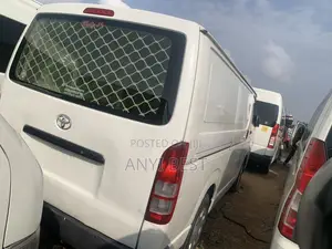 Toyota HiAce 2015 White