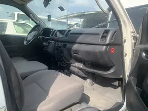 Toyota HiAce 2015 White