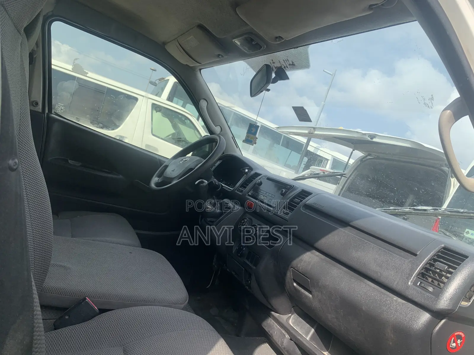 Toyota HiAce 2015 White