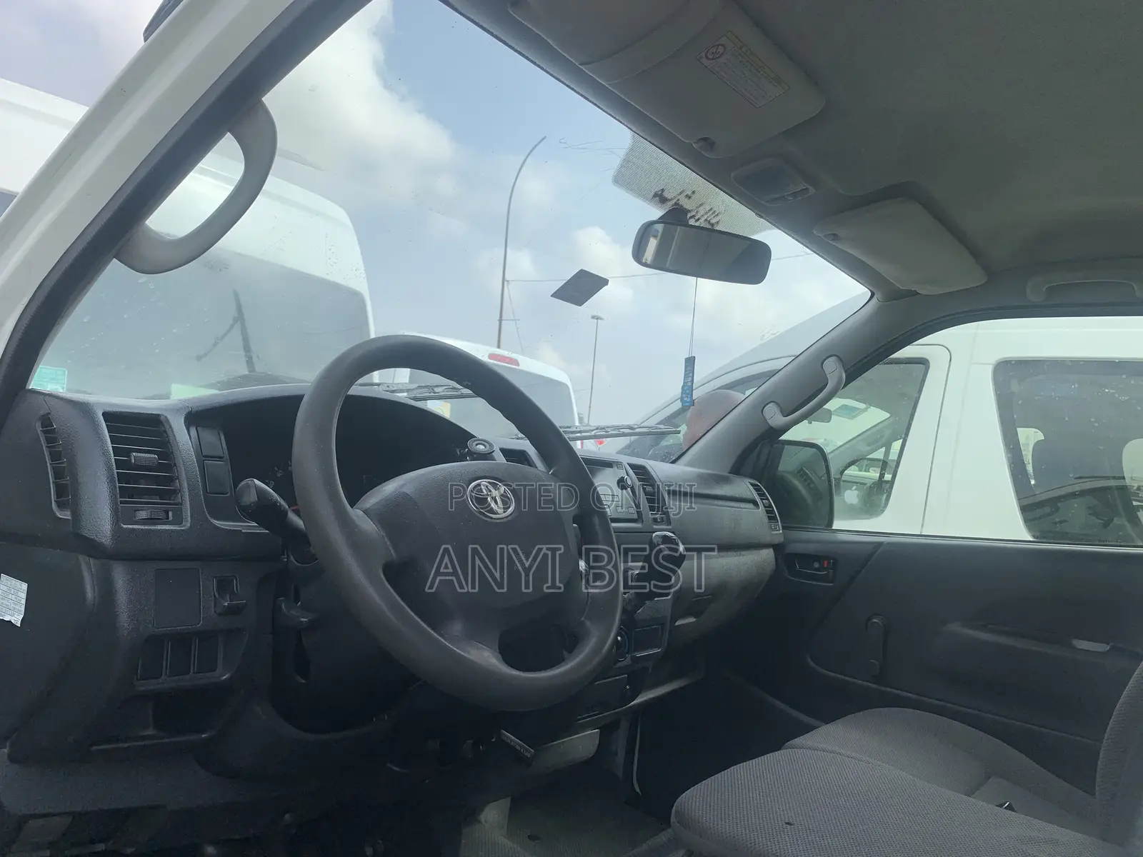 Toyota HiAce 2015 White