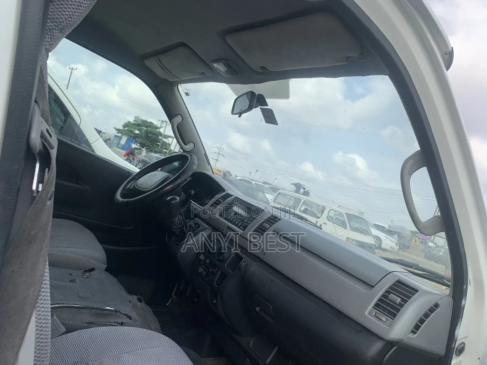 Toyota HiAce 2012 White