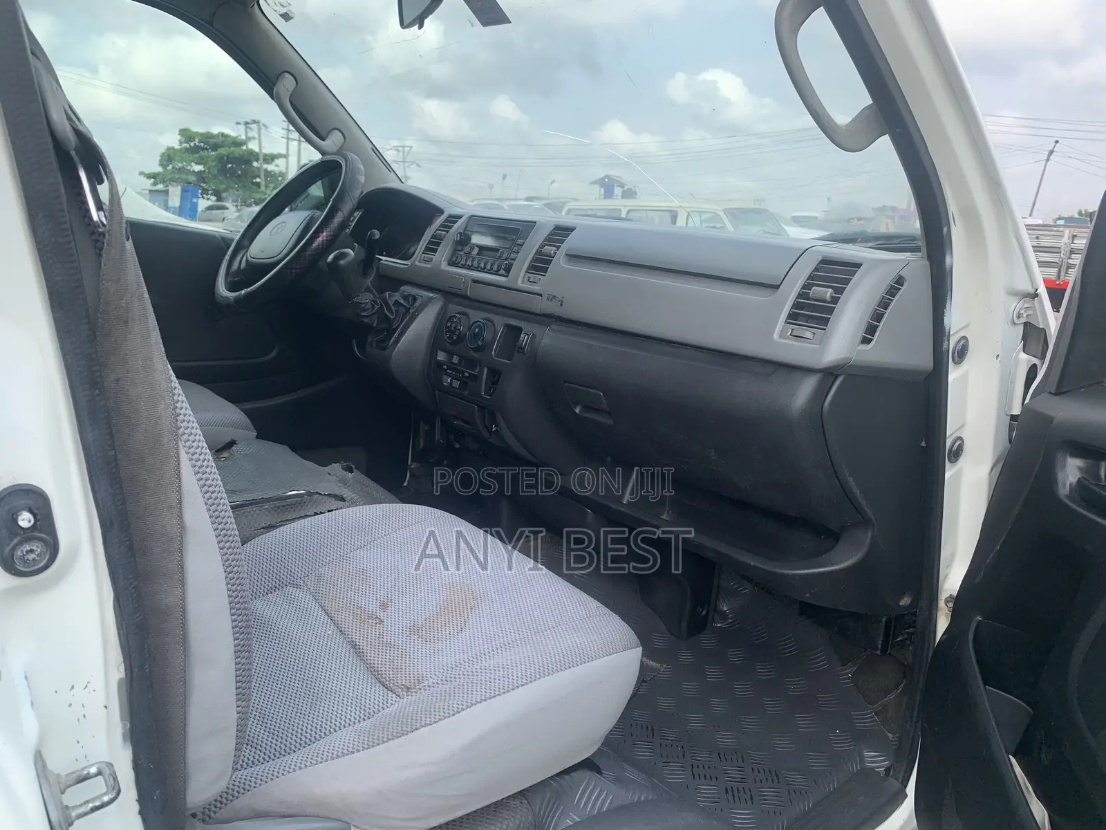 Toyota HiAce 2012 White