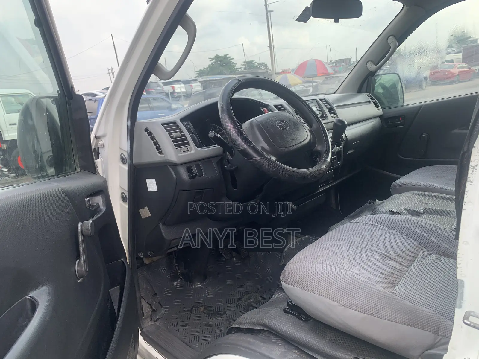 Toyota HiAce 2012 White