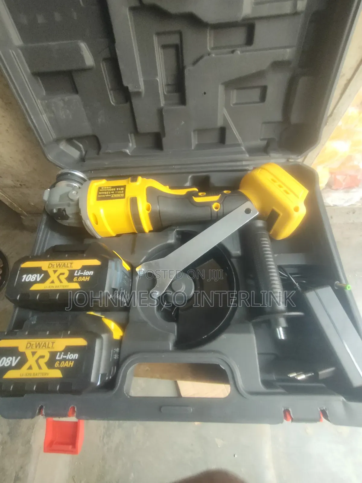 Dewalt Cordless Cutting Machine