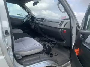 Toyota HiAce 2013 Silver
