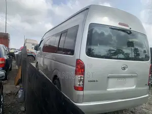 Toyota HiAce 2013 Silver