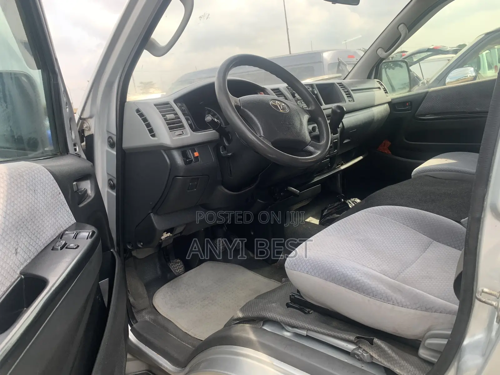Toyota HiAce 2013 Silver
