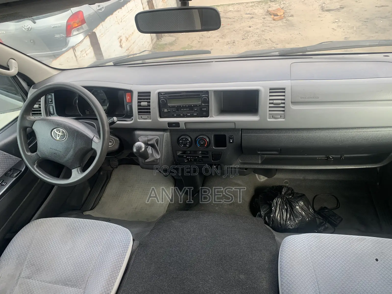 Toyota HiAce 2013 Silver