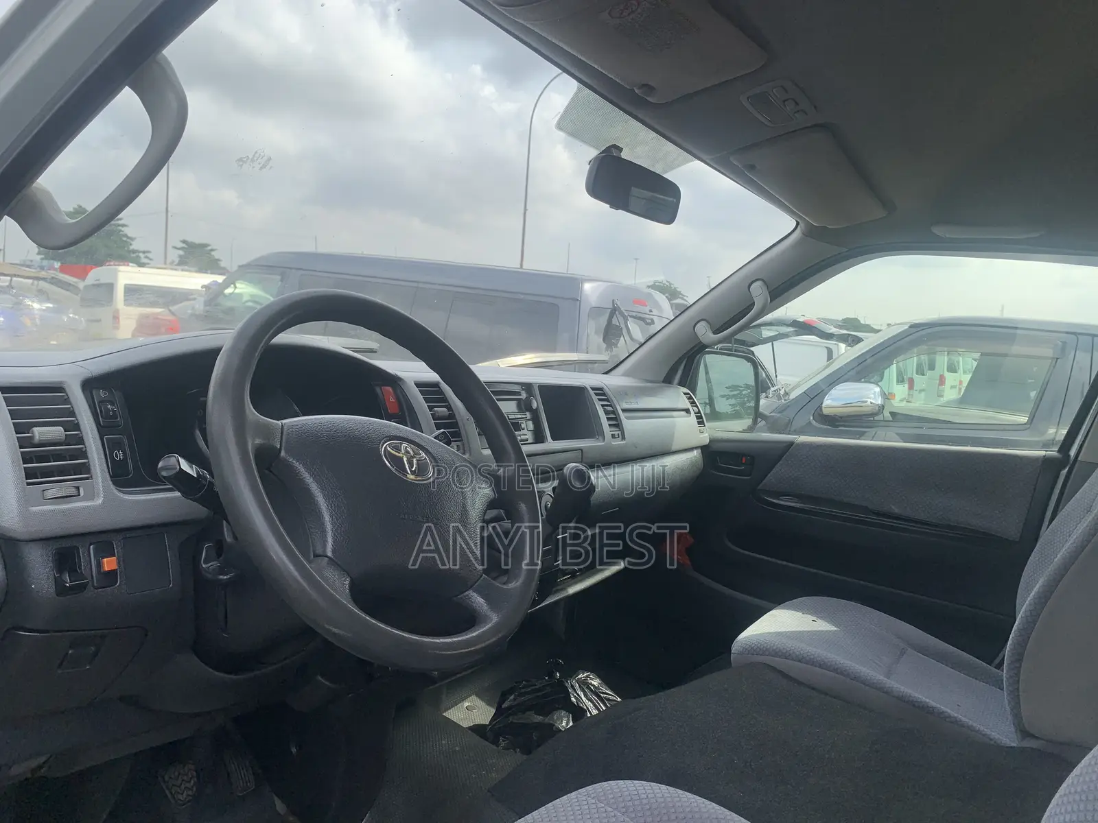 Toyota HiAce 2013 Silver