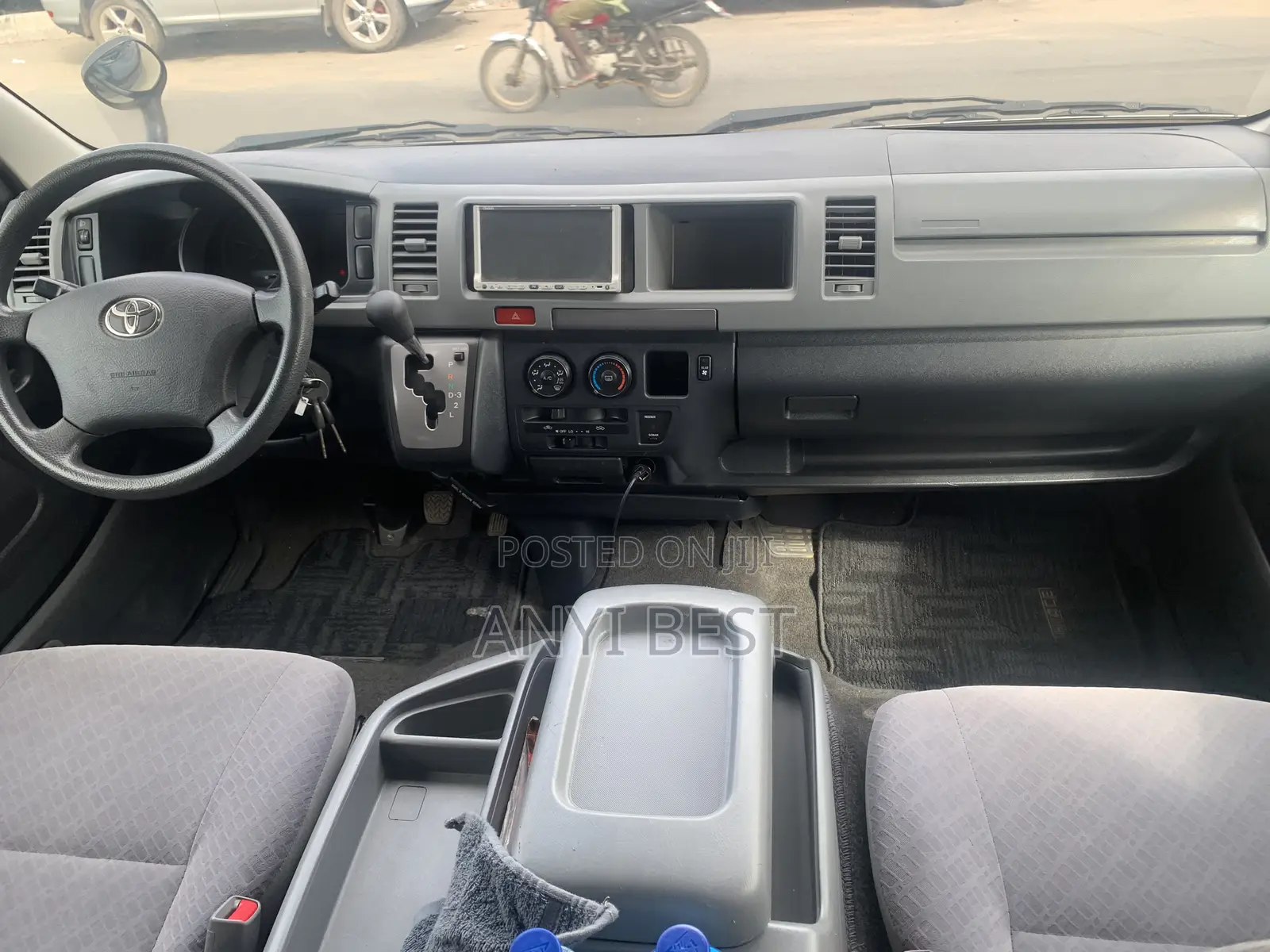 Toyota HiAce 2012 Black