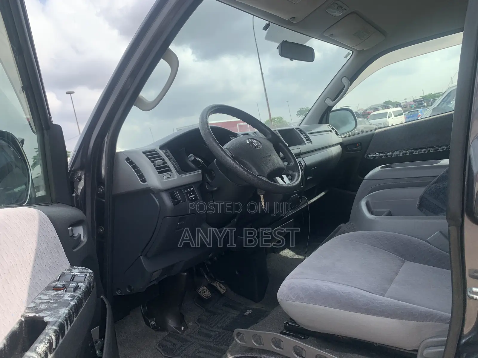 Toyota HiAce 2012 Black