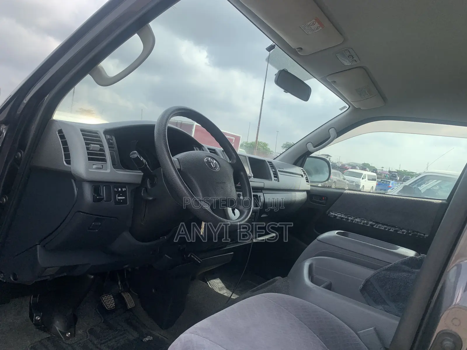 Toyota HiAce 2012 Black