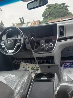 Toyota Sienna 2015 Black