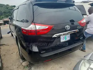Toyota Sienna 2015 Black